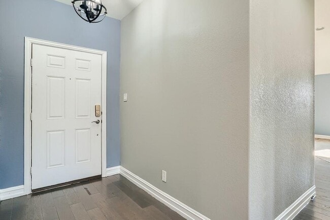 Building Photo - 3404 Glendale Ln