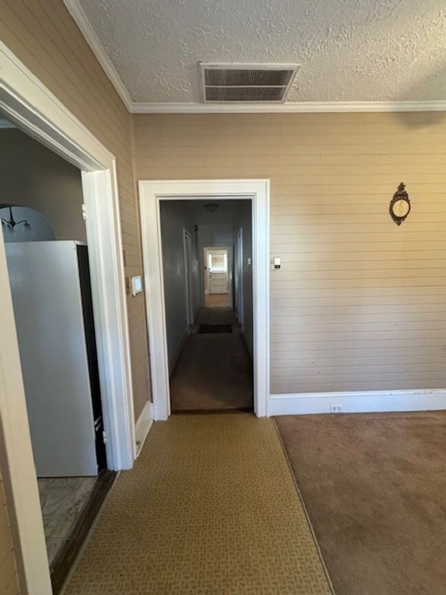 Building Photo - 911 E 4th St