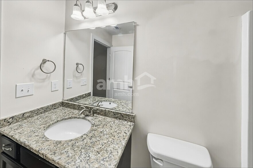 Building Photo - 4870 Beryl Dr