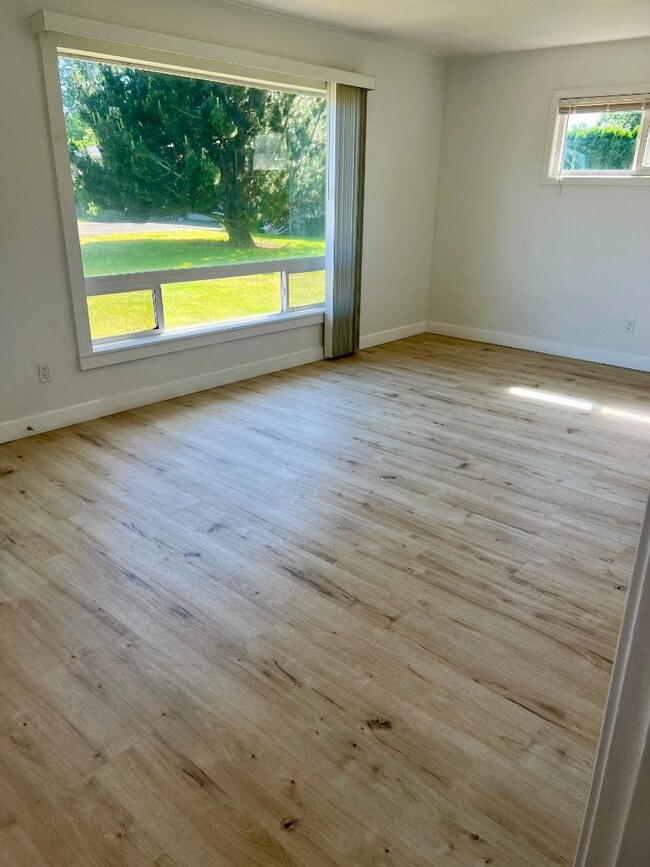 Building Photo - 1421-1421 Park Ave NE