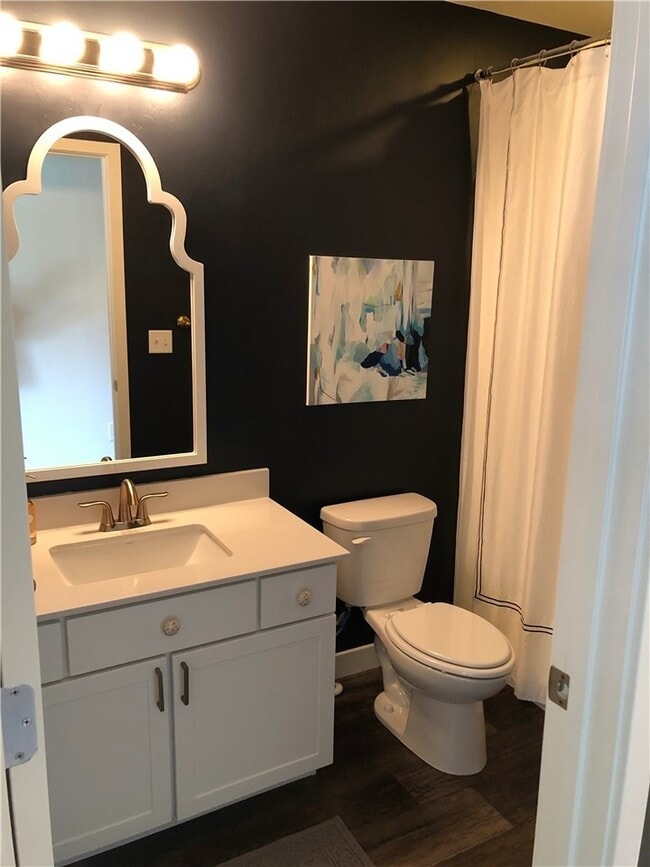 Building Photo - Luxury Bluffdale 4 Bedroom Town Home