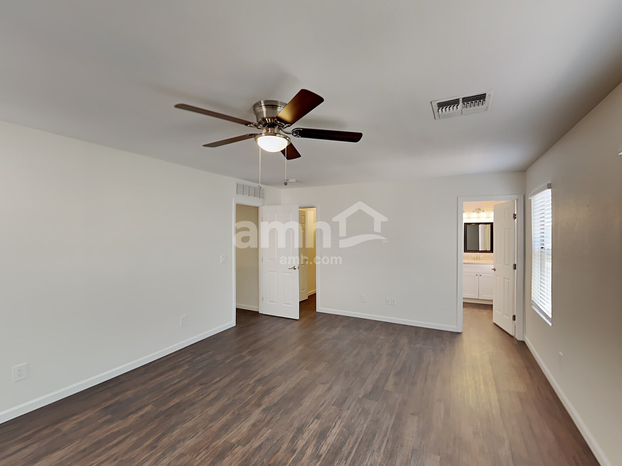 Building Photo - 1108 E Parkview Ct