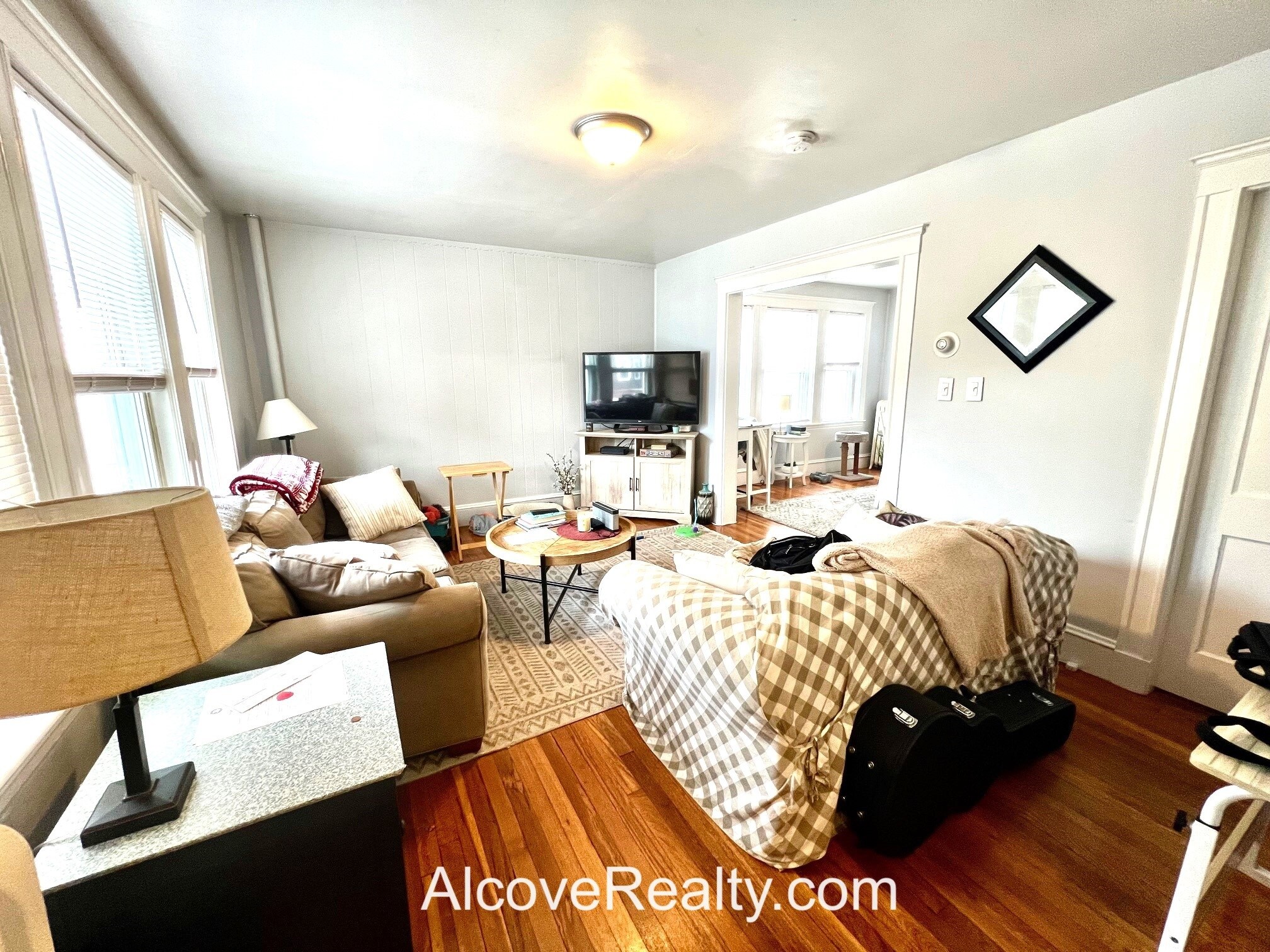 Building Photo - 39 Sterling St