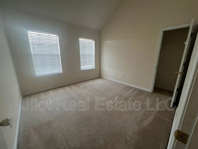 Building Photo - 1640 Bennett Dr