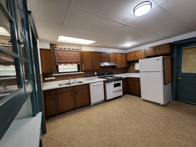 New stove (not pictured) - 6474 Dale Ave