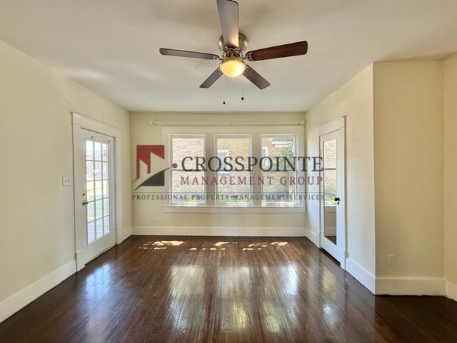 Building Photo - Tour Today! Charming 2 bedroom, 1 Bathroom!