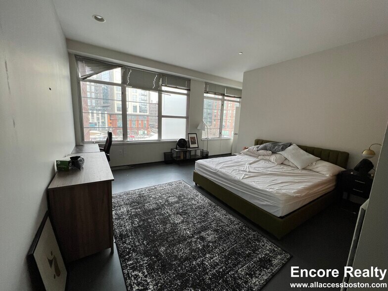 Building Photo - 160 E Berkeley St