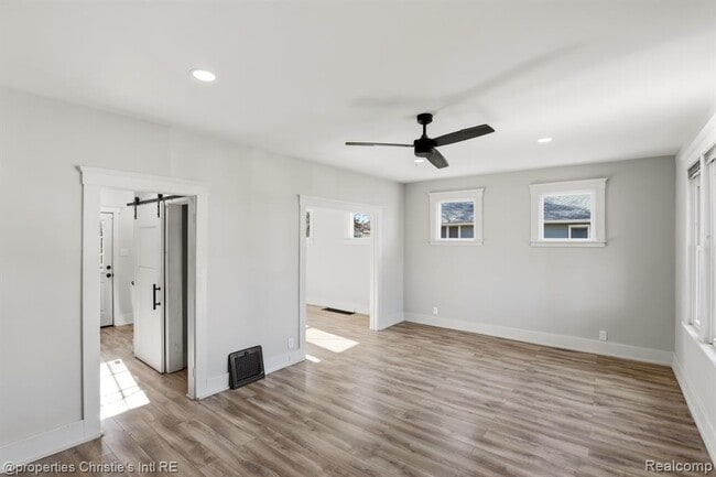 Building Photo - 1953 Brighton St