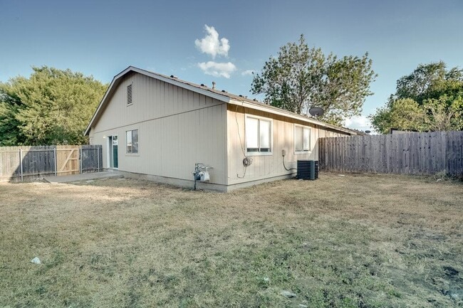 Building Photo - 616 Greenlawn Blvd