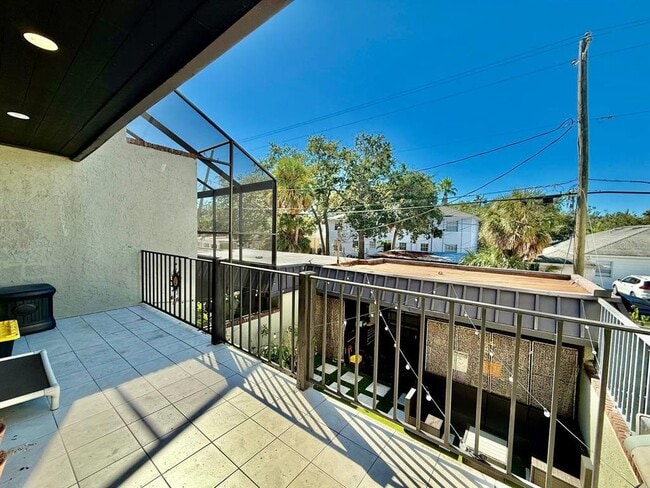 Building Photo - 162 E Davis Blvd