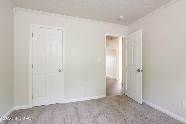 Building Photo - 548 Reichmuth Ln