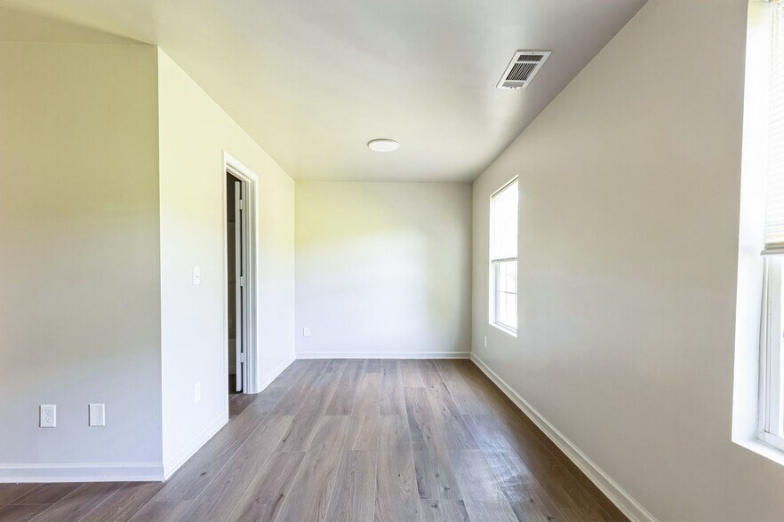 Building Photo - 625 Mill Stone Bluff