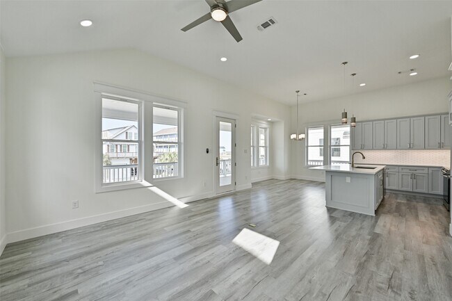 Building Photo - 25231 Sausalito Dr