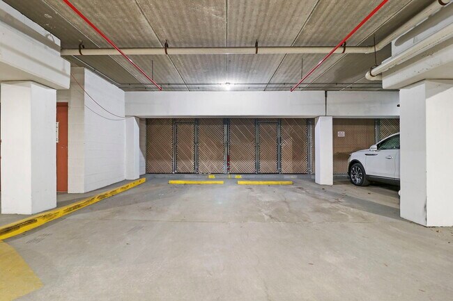 Building Photo - 150 Red Top Dr