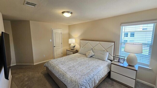 Building Photo - 702 Old Ravine Ct