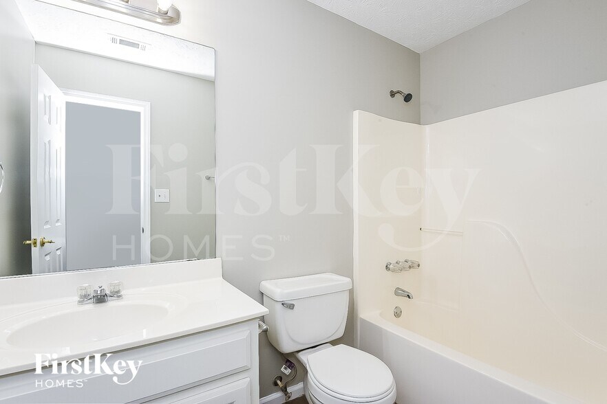 Building Photo - 1069 Thornwood Dr