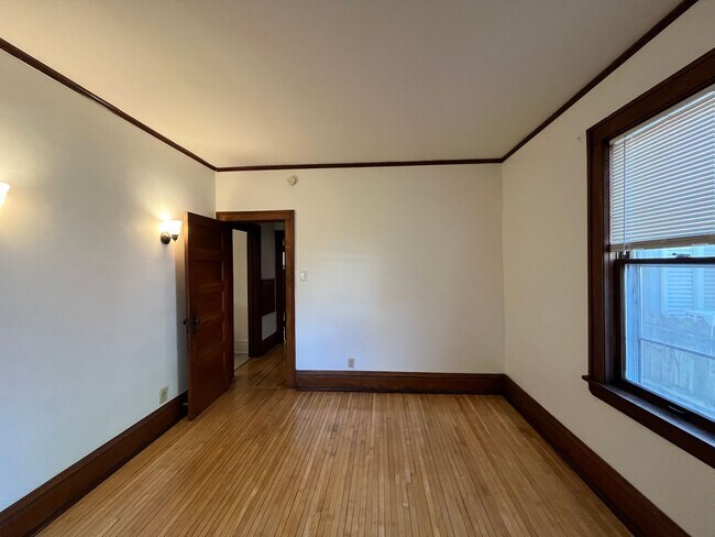 Building Photo - 1408 18th Ave N
