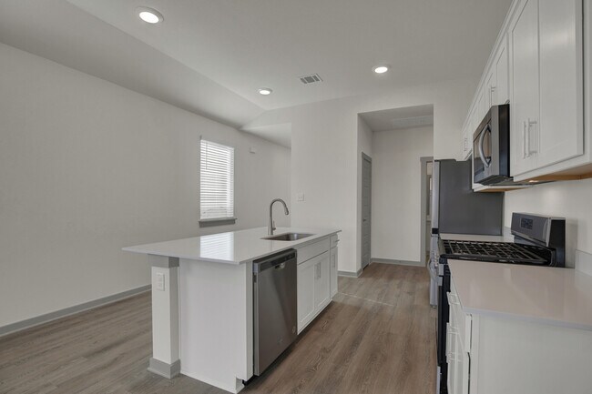 Building Photo - 325 Robertson