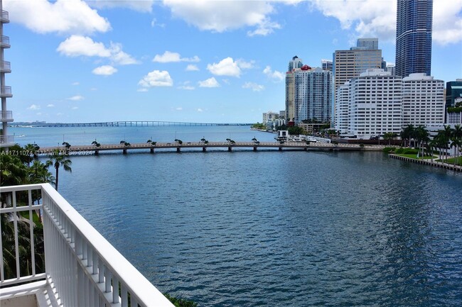 Building Photo - 801 Brickell Key Blvd