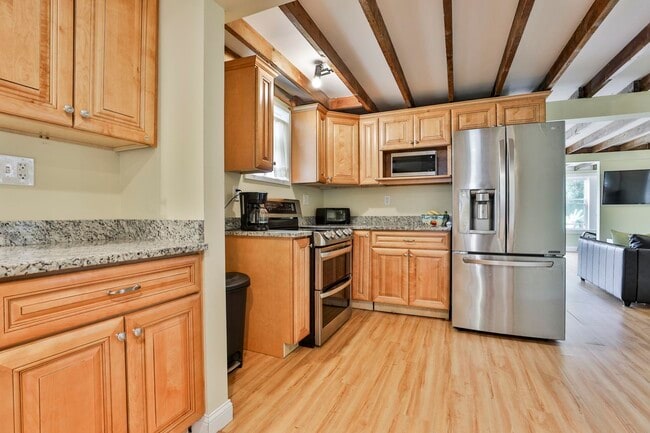 Building Photo - 64A Holiday Ln