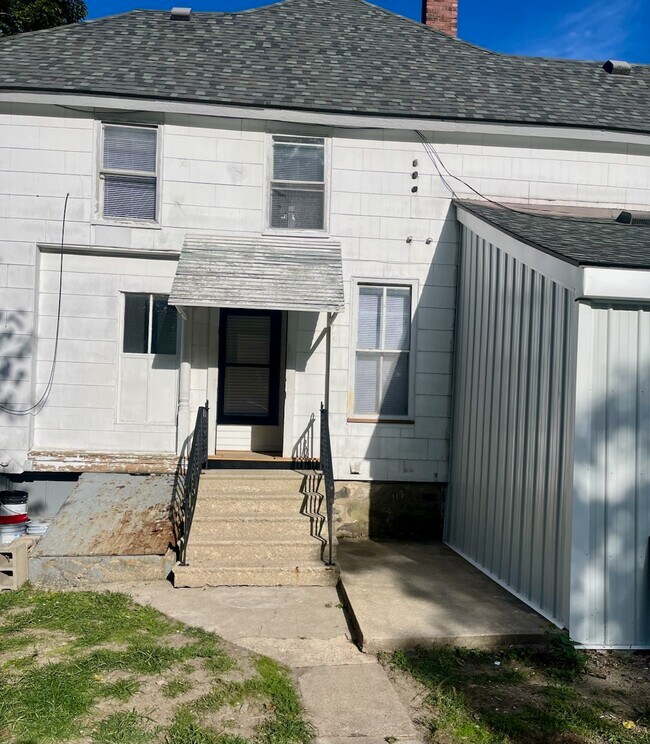 Building Photo - 106 S Hamilton St