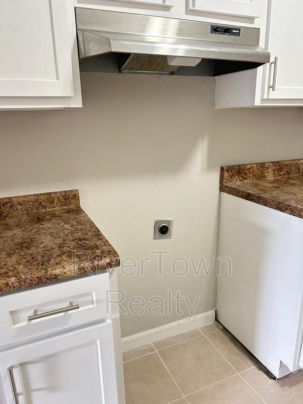 Building Photo - 3366 Fairbanks St