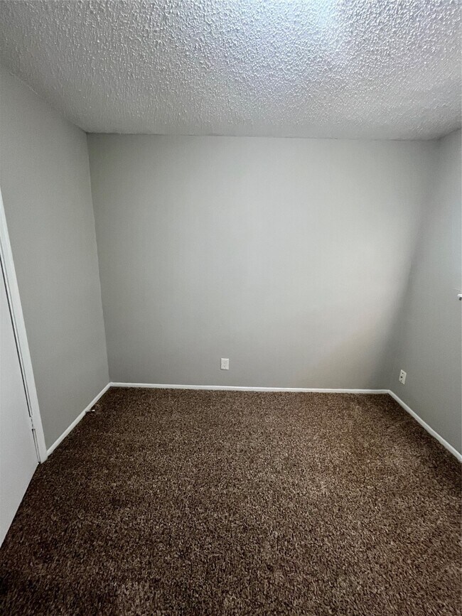 Building Photo - 22318 Meadowgate Dr