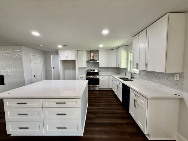 Building Photo - 1631 Shadow Bend Dr