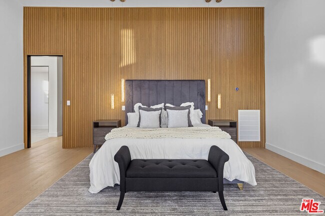 Building Photo - 3909 Villa Costera