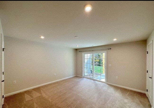 Building Photo - 801 Romeria Dr