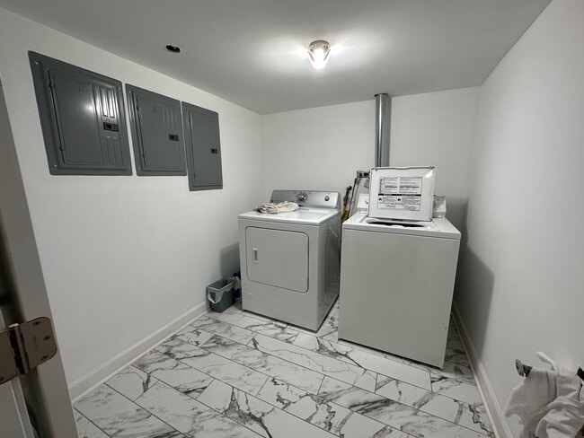 Building Photo - 8440 W Windsor Ave