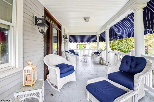 Building Photo - 16 S Somerset Ave