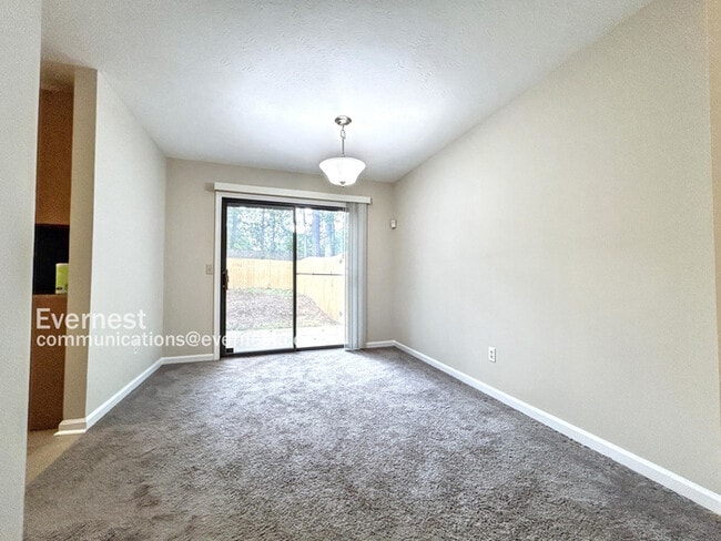 Building Photo - 1461 Springleaf Cir SE