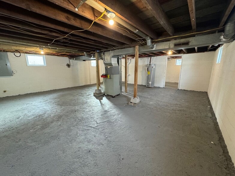 Building Photo - 1008 27th St