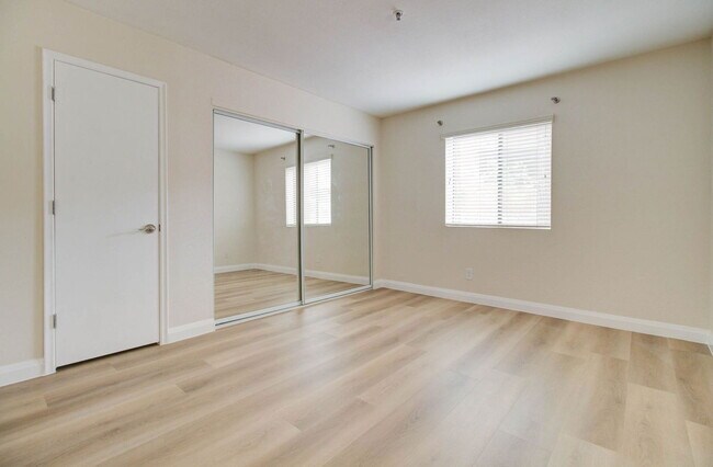 Building Photo - 4704 E Paradise Village Pkwy N