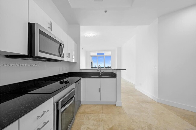 Building Photo - 325 S Biscayne Blvd