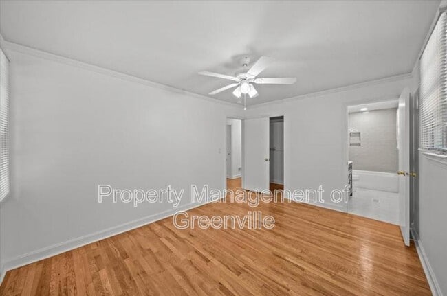 Building Photo - 304 Robin Hood Rd