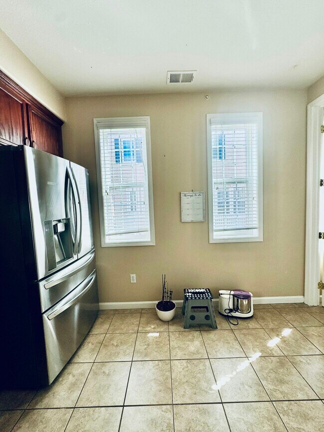 Building Photo - 3613 Whitworth Dr