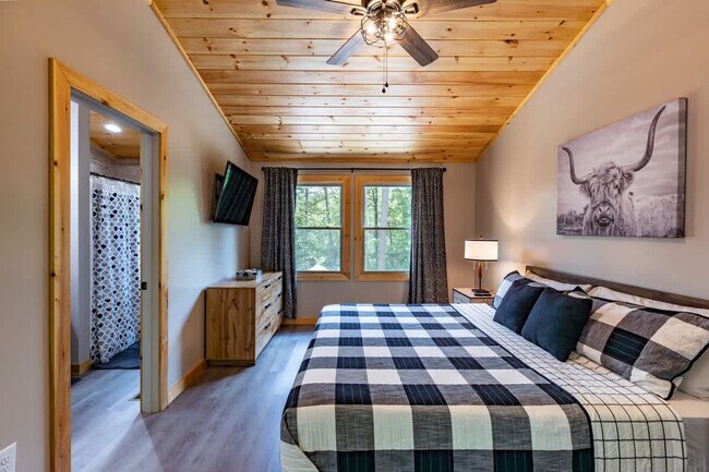 Building Photo - 43 Medina Ct