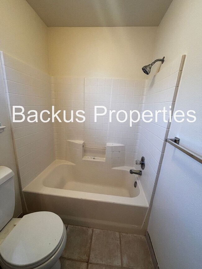 Building Photo - Wonderful two bedroom home close to Constitution shopping center