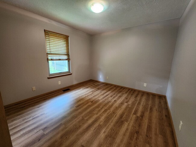 Building Photo - 3868 S Timbercreek Ave