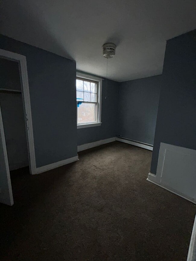 Building Photo - 2 bed freshly updated