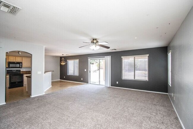 Building Photo - Welcome to this beautiful 4 bedroom, 3 bathroom home in San Tan Valley, AZ.