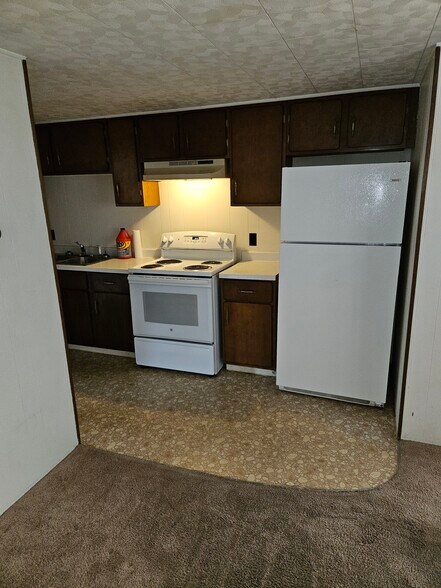 Building Photo - 70 Elm St