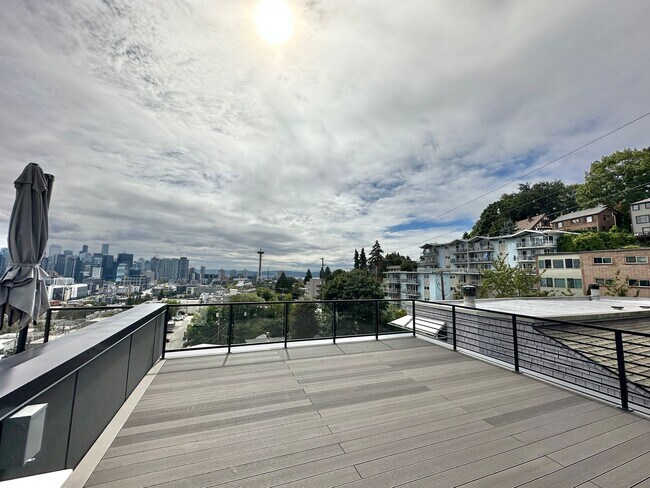 Building Photo - Stunning Queen Anne Home - Incredible Views! Available 10/1/2026!