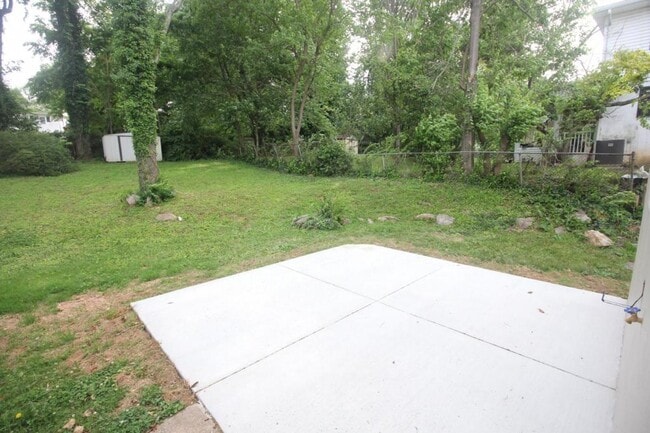 Building Photo - 10717 Maple St