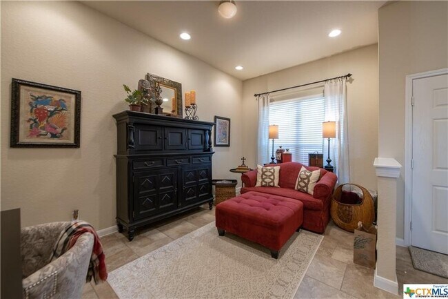 Building Photo - 5633 Briar Fld