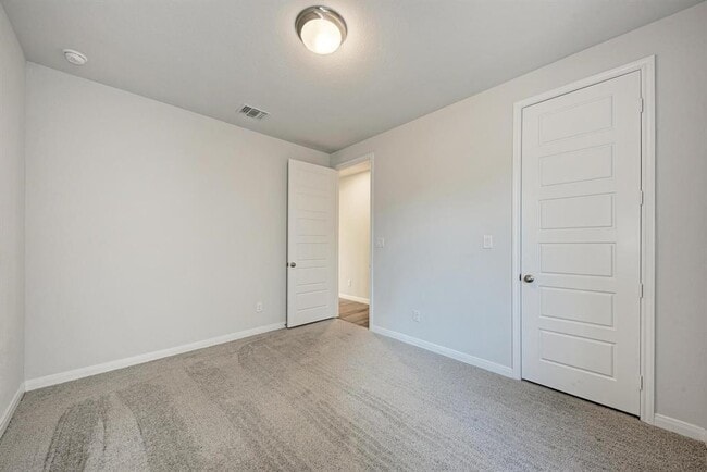 Building Photo - 133 Bauer Lp