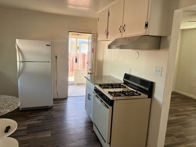 Building Photo - 215 Hemlock Ave