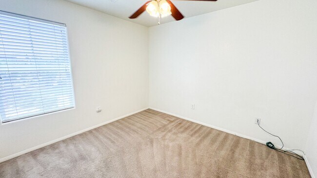 Building Photo - Spacious 3-Bed + Loft & Den | Granite Coun...